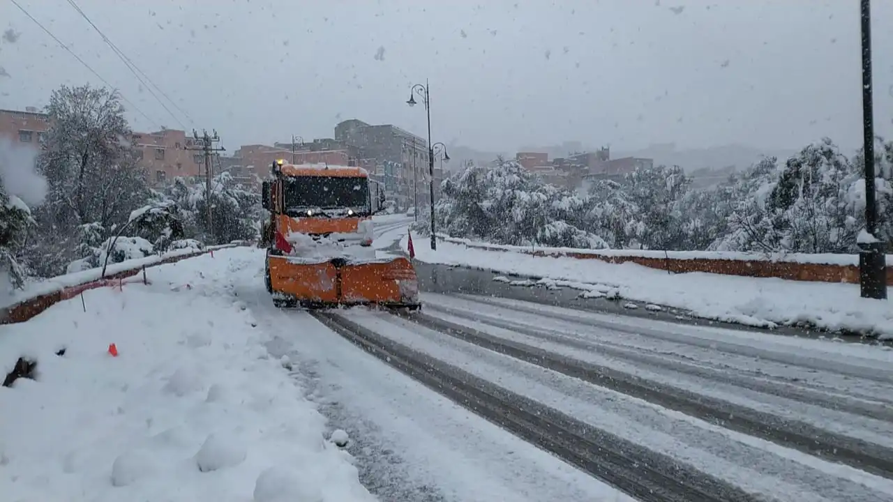 توقعات بعواصف مطرية ورياح قوية وتساقطات ثلجية كثيفة في عدة مناطق بالمغرب